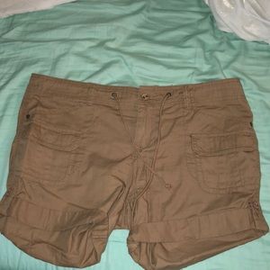 Women’s Cargo Shorts/ khaki Shorts